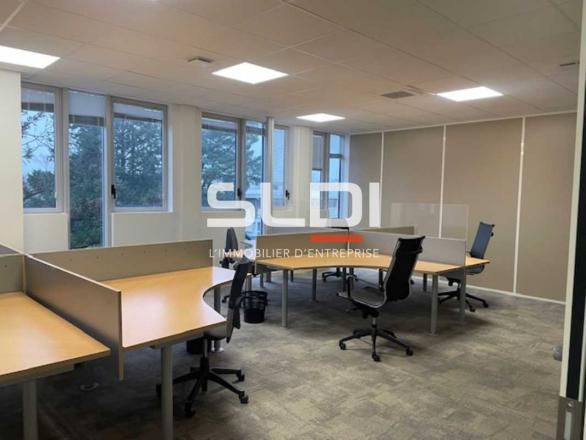 Bureaux A LOUER - RILLIEUX LA PAPE - 850 m²