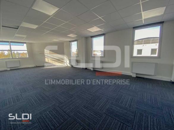 Bureaux A LOUER - SAINT PRIEST - 241 m²