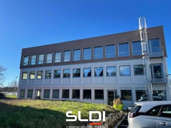 Bureaux A LOUER - DARDILLY - 607 m²