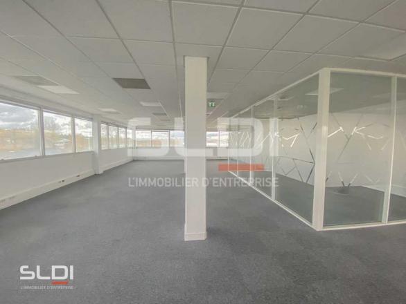 Bureaux A LOUER - SAINT PRIEST - 220 m²