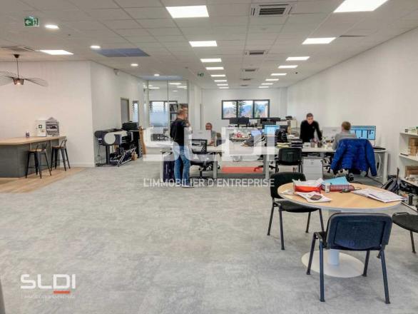 Bureaux A LOUER - DOMMARTIN - 200 m²