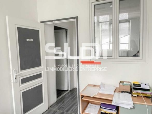 Bureaux A LOUER - VILLEURBANNE - 270 m²