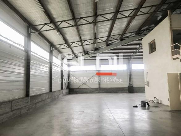 Activités A LOUER - CHASSIEU - 240 m² Activités A LOUER - CHASSIEU - 240 m²