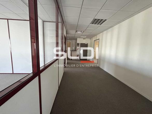 Bureaux A LOUER - DARDILLY - 409 m²