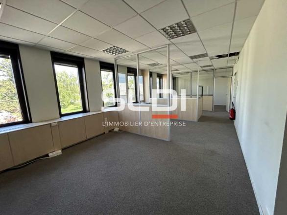 Bureaux A LOUER - DARDILLY - 409 m²