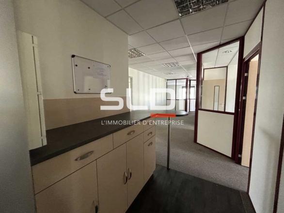 Bureaux A LOUER - DARDILLY - 409 m²
