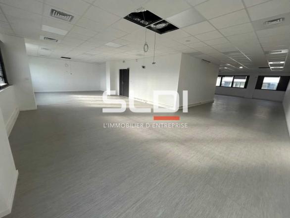 Bureaux A LOUER - DARDILLY - 165 m²