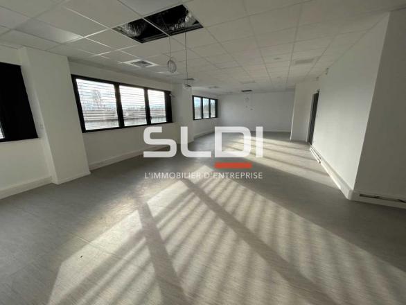 Bureaux A LOUER - DARDILLY - 165 m²