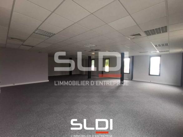 Bureaux A LOUER - VAULX MILIEU - 411 m²