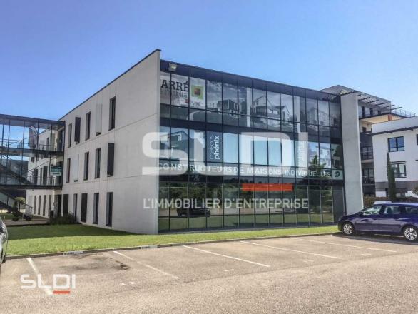 Bureaux A LOUER - SAINT PRIEST - 1 913 m²
