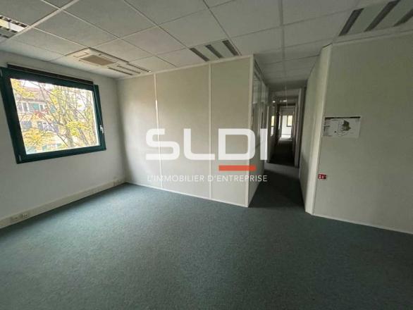 Bureaux A LOUER - CHARBONNIERES LES BAINS - 220 m²
