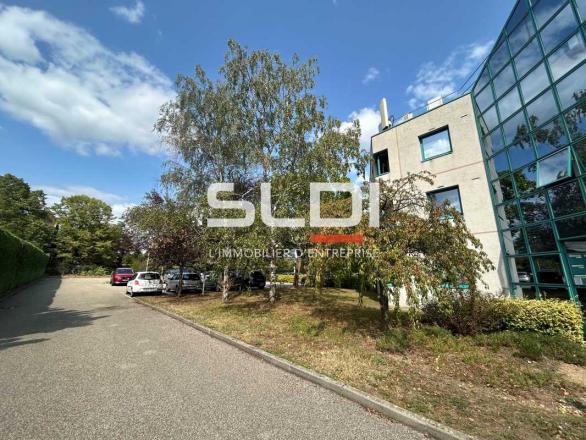 Bureaux A LOUER - CHARBONNIERES LES BAINS - 150 m²