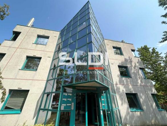 Bureaux A LOUER - CHARBONNIERES LES BAINS - 150 m²