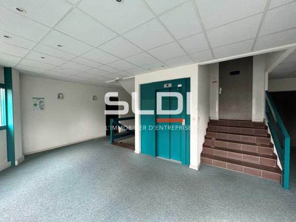 Bureaux A LOUER - CHARBONNIERES LES BAINS - 190 m²