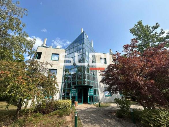 Bureaux A LOUER - CHARBONNIERES LES BAINS - 150 m²
