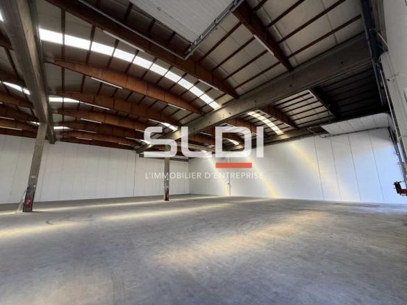 Activités A LOUER - SAINT PRIEST - 1 990 m²