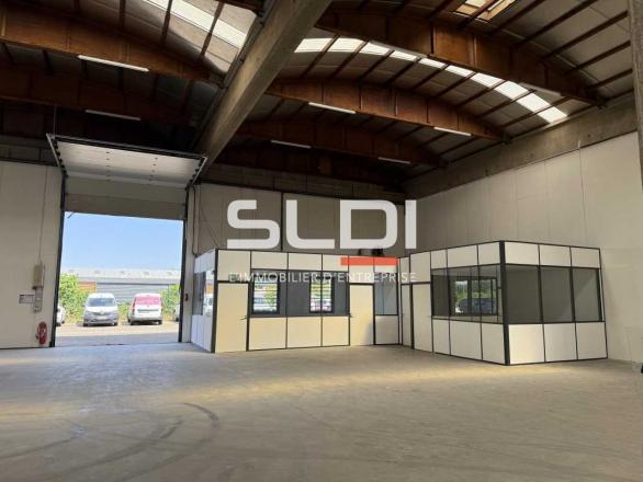 Activités A LOUER - SAINT PRIEST - 1 890 m²