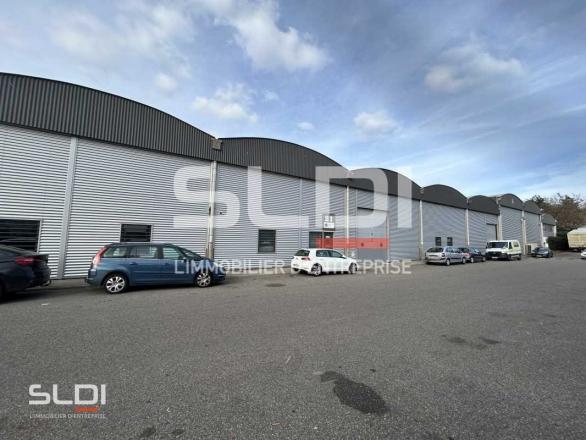 Activités A LOUER - SAINT PRIEST - 1 890 m²