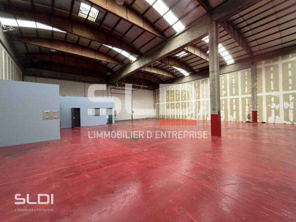 Activités A LOUER - SAINT PRIEST - 1 890 m²