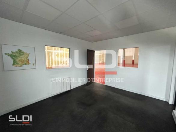 Activités A LOUER - SAINT PRIEST - 1 730 m²