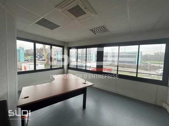 Bureaux A VENDRE OU A LOUER - GENAY - 822 m²