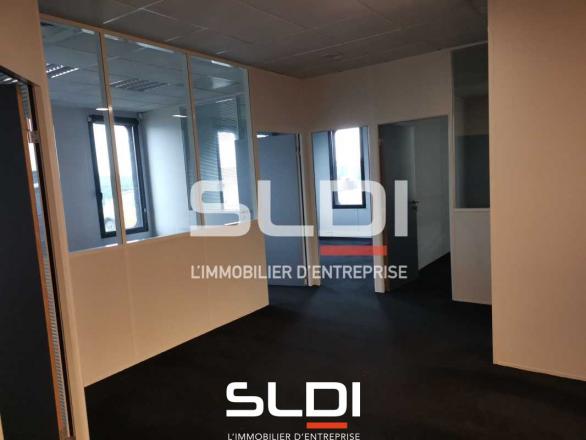 Bureaux A LOUER - VAULX MILIEU - 242 m²