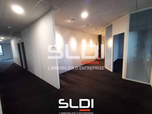 Bureaux A LOUER - VAULX MILIEU - 242 m²