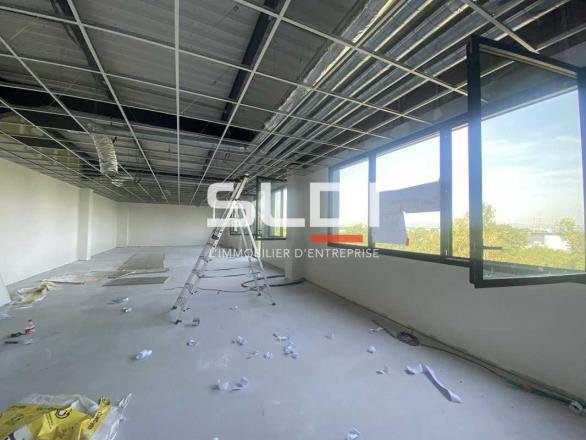 Activités A LOUER - SAINT PRIEST - 456 m²