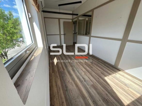 Bureaux A LOUER - LIMAS - 170 m²