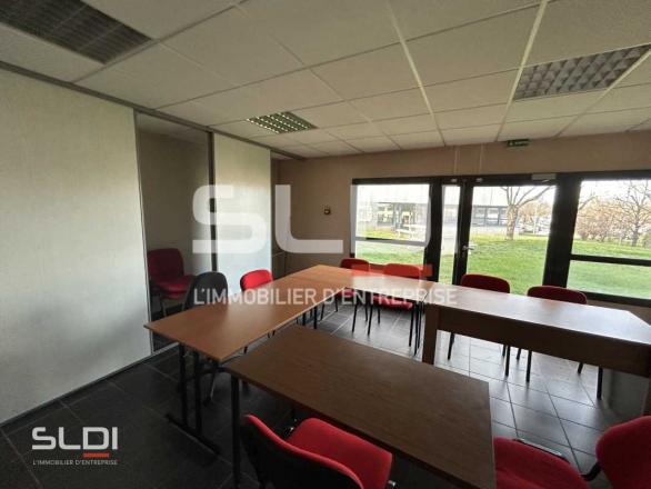 Bureaux A LOUER - LIMAS - 183 m²