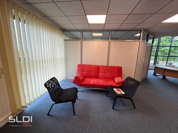 Bureaux A LOUER - LIMAS - 150 m²