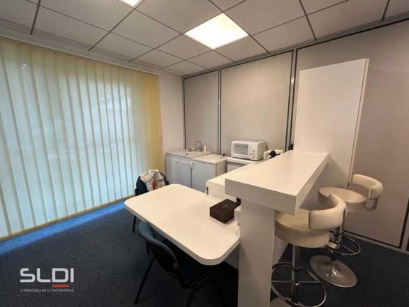 Bureaux A LOUER - LIMAS - 150 m²