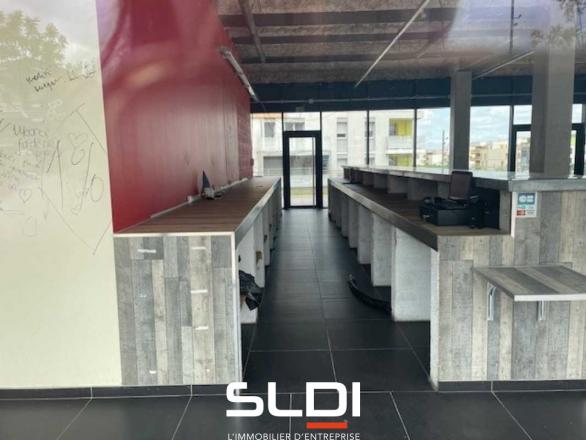 Commerces A VENDRE - SATHONAY CAMP - 296 m²