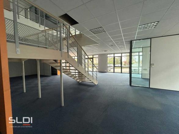 Commerces A LOUER - VILLEFRANCHE SUR SAONE - 355 m²