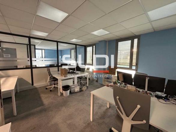 Bureaux A LOUER - LIMAS - 280 m²