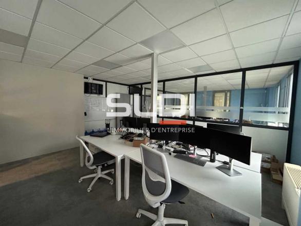 Bureaux A LOUER - LIMAS - 280 m² Bureaux A LOUER - LIMAS - 280 m²
