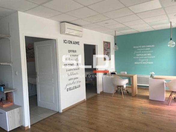 Commerces A LOUER - SATHONAY CAMP - 137 m²