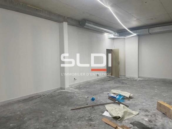 Commerces A LOUER - GENAS - 990 m²