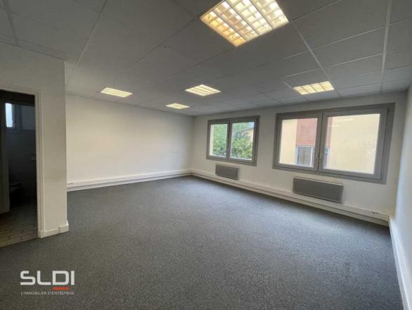 Bureaux A LOUER - GENAS - 193 m²