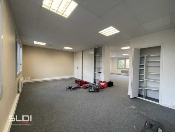 Bureaux A LOUER - GENAS - 193 m²