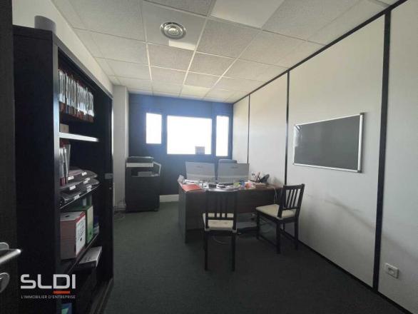 Bureaux A LOUER - VENISSIEUX - 80 m²