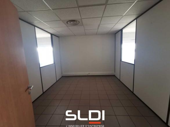 Bureaux A LOUER - SAINT PIERRE DE CHANDIEU - 140 m²