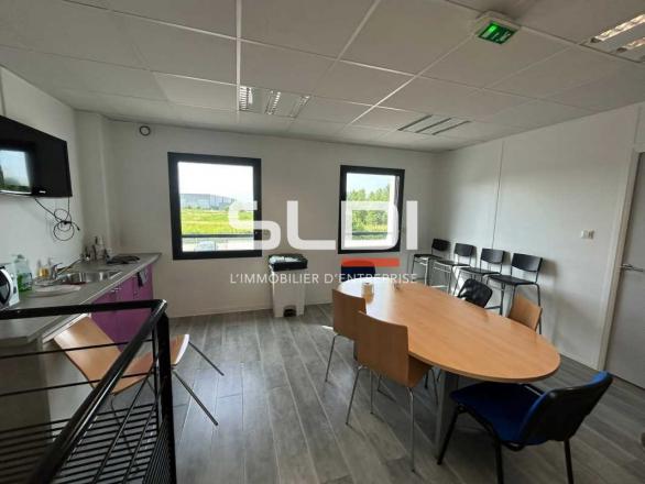 Activités A LOUER - NEUVILLE SUR SAONE - 1 823 m²
