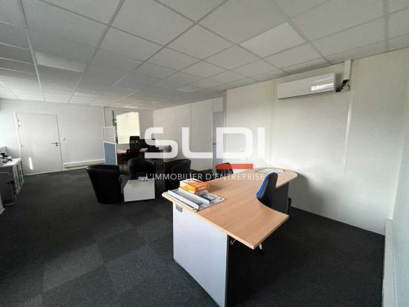 Activités A LOUER - NEUVILLE SUR SAONE - 1 823 m²