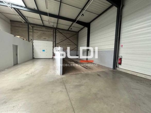 Activités A LOUER - NEUVILLE SUR SAONE - 1 823 m²