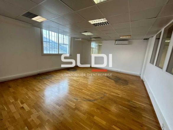 Bureaux A LOUER - NEUVILLE SUR SAONE - 678 m²