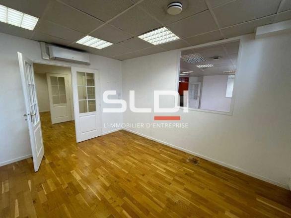 Bureaux A LOUER - NEUVILLE SUR SAONE - 389 m²