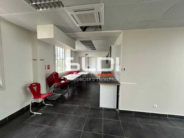 Bureaux A LOUER - NEUVILLE SUR SAONE - 389 m²
