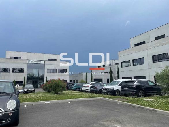 Activités A LOUER - RILLIEUX LA PAPE - 532 m²