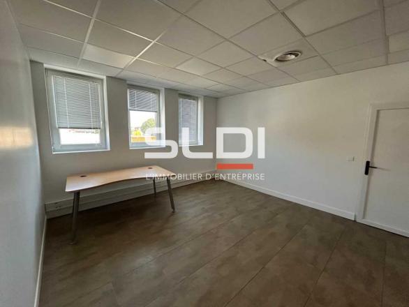 Bureaux A LOUER - SAINT PRIEST - 80 m²